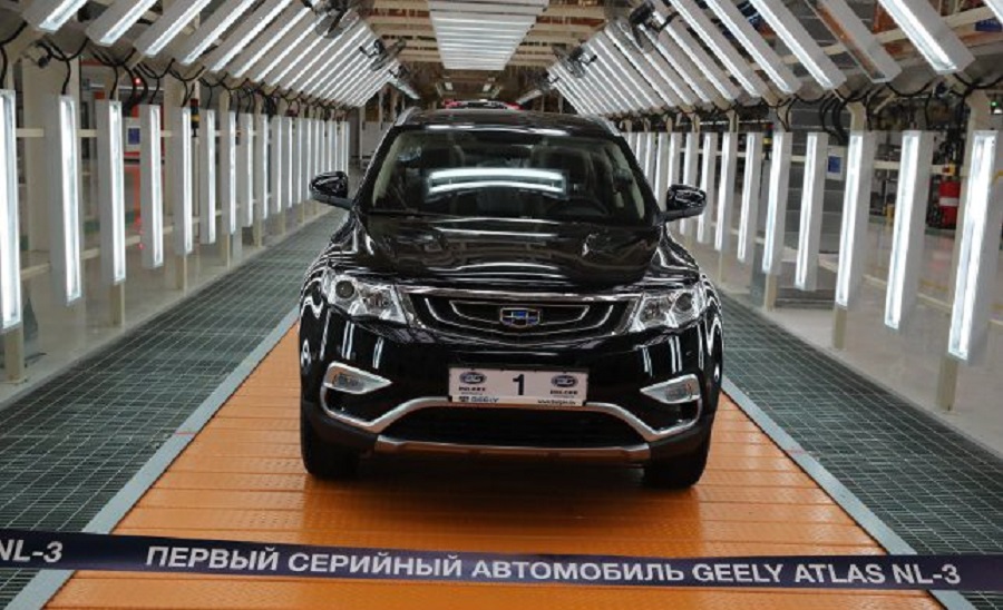 Первый серийный белорусский легковой автомобиль сошел с конвейера завода в Борисове