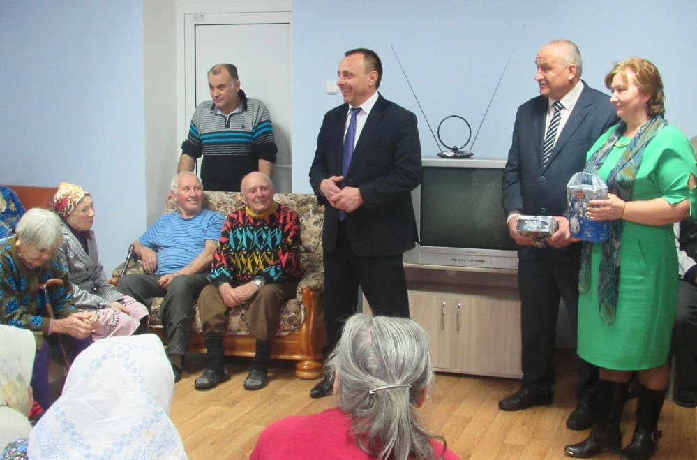 От сердца к сердцу: председатель райисполкома Павел Найден тепло поздравил пожилых людей