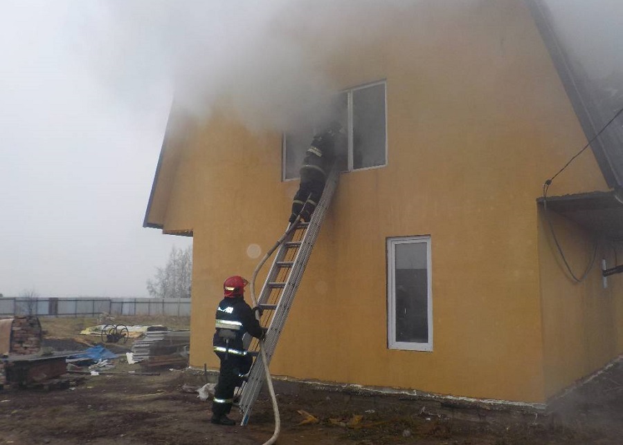 В деревне Уболотье горел дачный дом