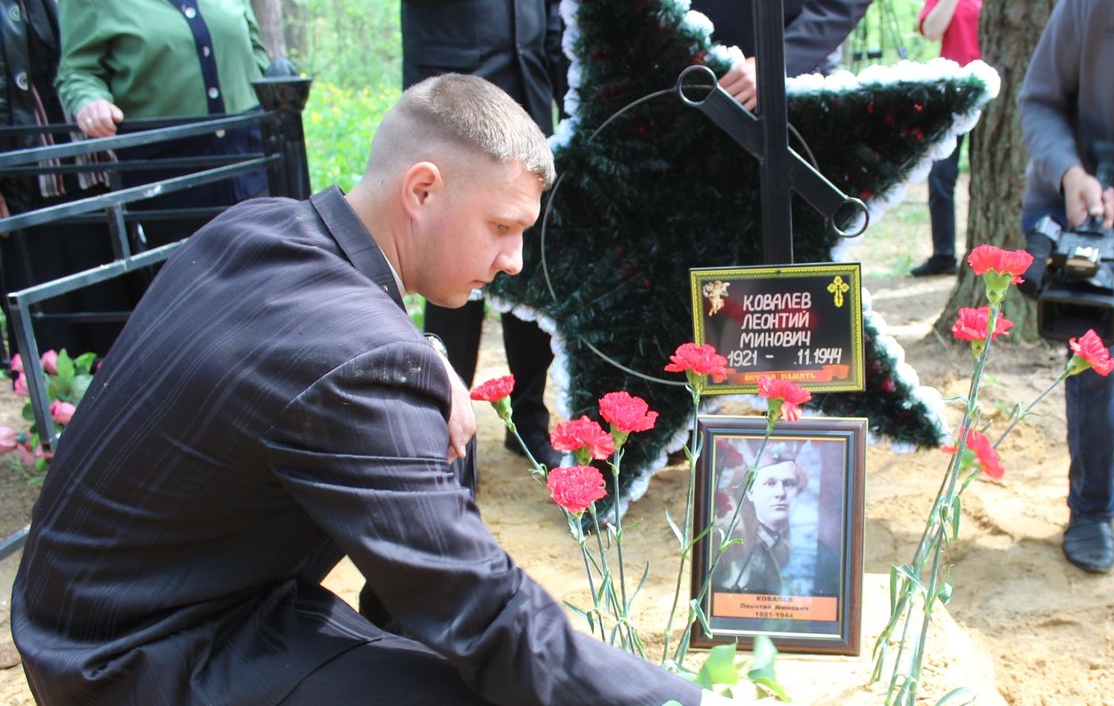 В Бобруйском районе состоялась торжественная церемония перезахоронения останков красноармейца (фото + видео)