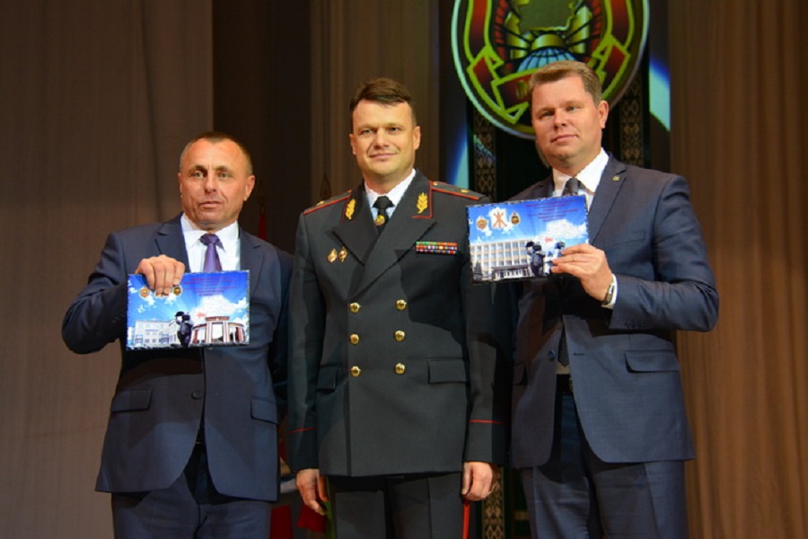 Праздничный концерт, посвященный 100-летию Бобруйской милиции, прошел во Дворце искусств