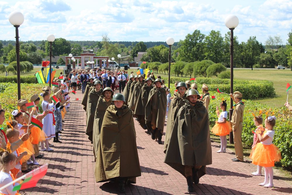 Сегодня Бобруйский район отпраздновал 75-ю годовщину освобождения от немецко-фашистских захватчиков (фото+видео)
