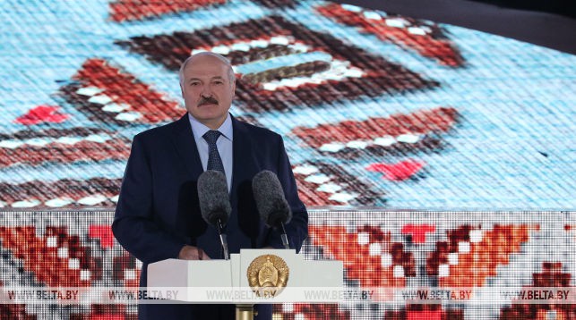 Лукашенко: праздник “Купалье” стал ярким символом братской дружбы народов Беларуси, России и Украины