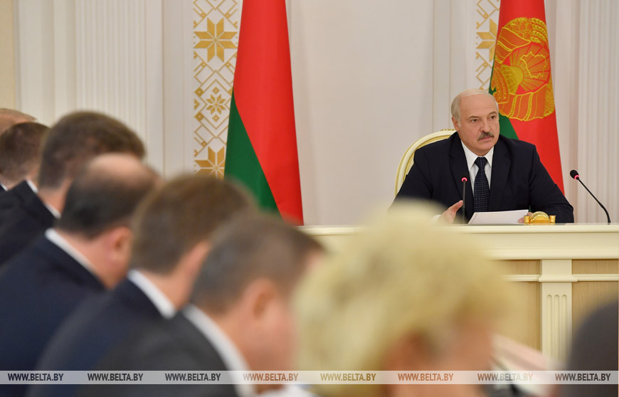 Лукашенко: положительные результаты работы экономики люди должны ощутить на себе