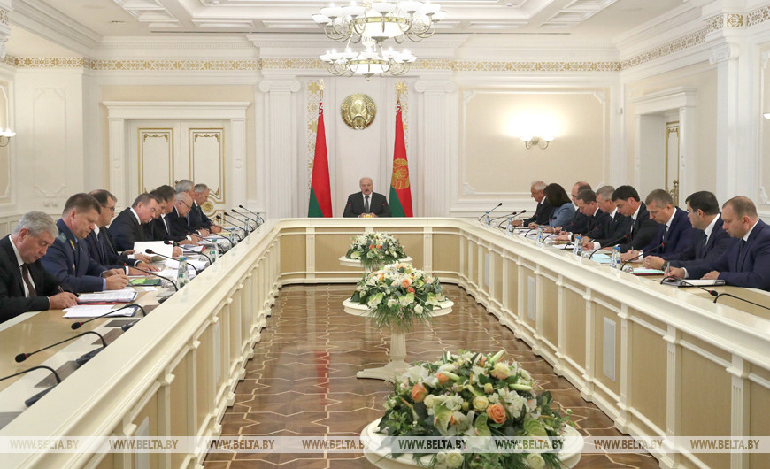 О планах в экономике и сотрудничестве с Россией – Лукашенко собрал совещание с членами правительства