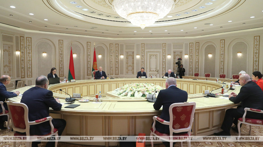 Лукашенко: Беларусь не собирается дружить с Западом против России