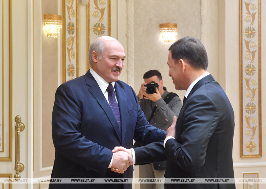 Лукашенко предложил Свердловской области расширить производственную кооперацию в машиностроении