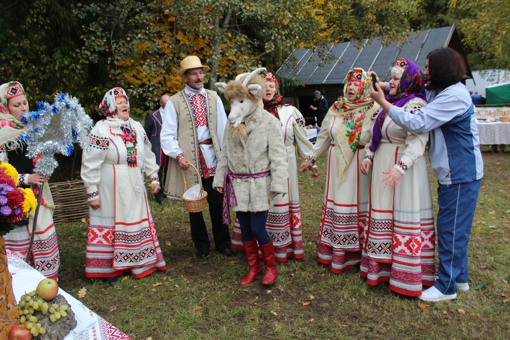 Запоминающиеся моменты праздника «Глушанский хуторок» в ярких красках осени: наш фоторепортаж