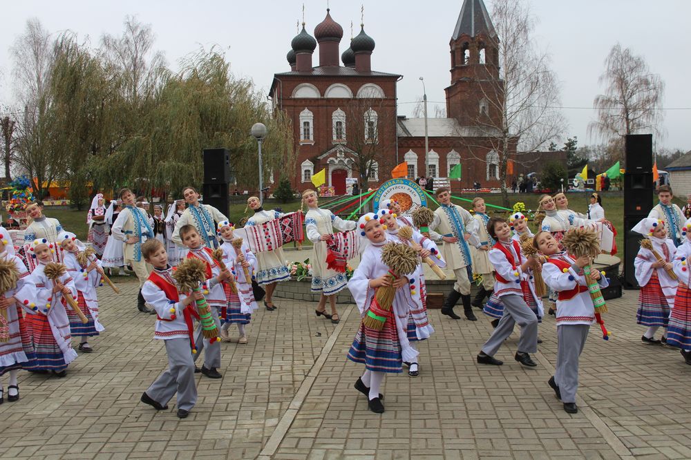 Сегодня Бобруйщина отметила главный праздник хлеборобов — «Дожинки» (фото+видео)