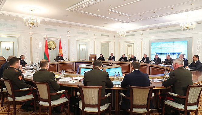 Оборона страны и дальнейшее развитие белорусской армии – состоялось заседание Совета Безопасности