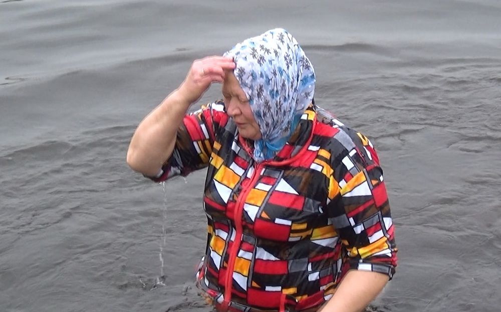 На реке Ола проведен обряд Крещения (фото+видео)