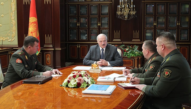 Лукашенко принял с докладом силовиков по ситуации в Вооруженных Силах и реагированию на учения НАТО