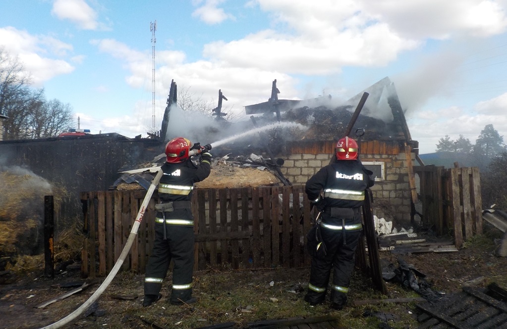 В деревне Щатково горел сарай
