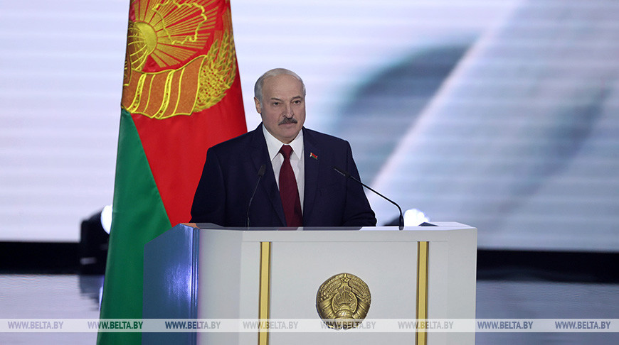 Лукашенко в Послании народу и парламенту: мы сегодня крепко держим в руках будущее независимой Беларуси