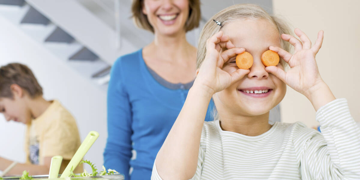 В помощь родителям: какие продукты важно употреблять ребенку для здоровья глаз