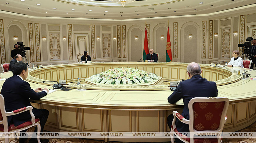 Лукашенко дал интервью СМИ Беларуси и ближнего зарубежья