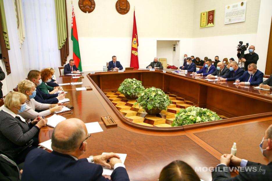 18 ноября в облисполкоме прошло областное совещание по профилактике Covid-19 в Могилевской области