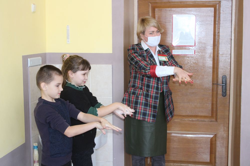 Специалисты Центра гигиены и эпидемиологии провели урок-практикум в Телушском УПК «Детсад-СШ»