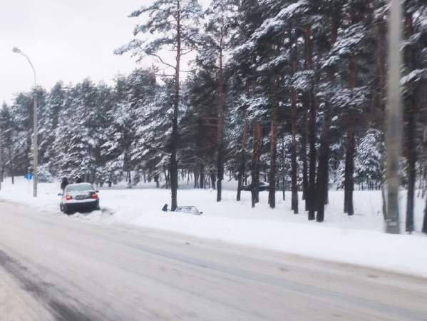 Занесенные снегом: автомобилистов спасали сообща