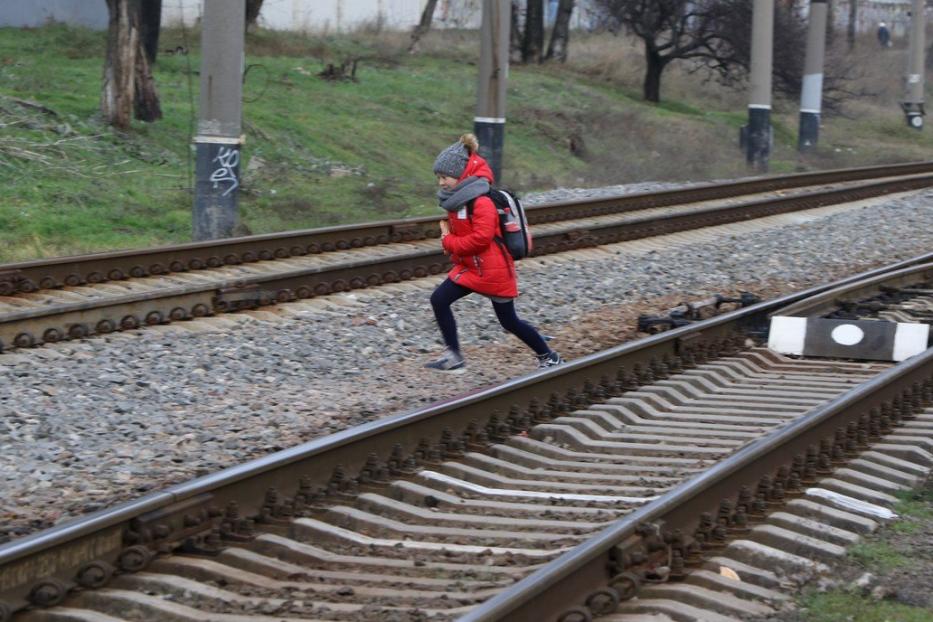 Безопасность на железной дороге: правила поведения, которые нужно знать взрослым и детям
