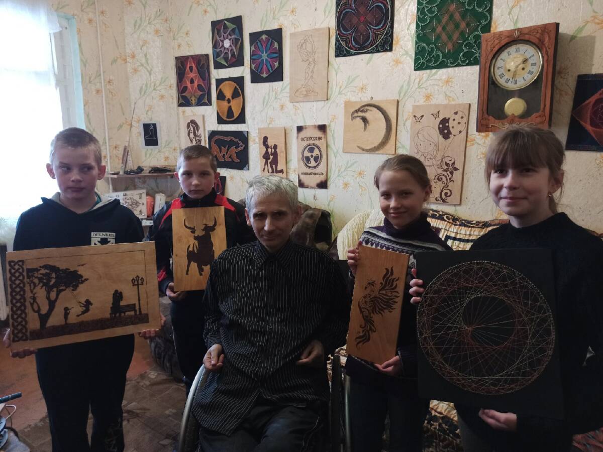 Осовские школьники в гостях у народного умельца