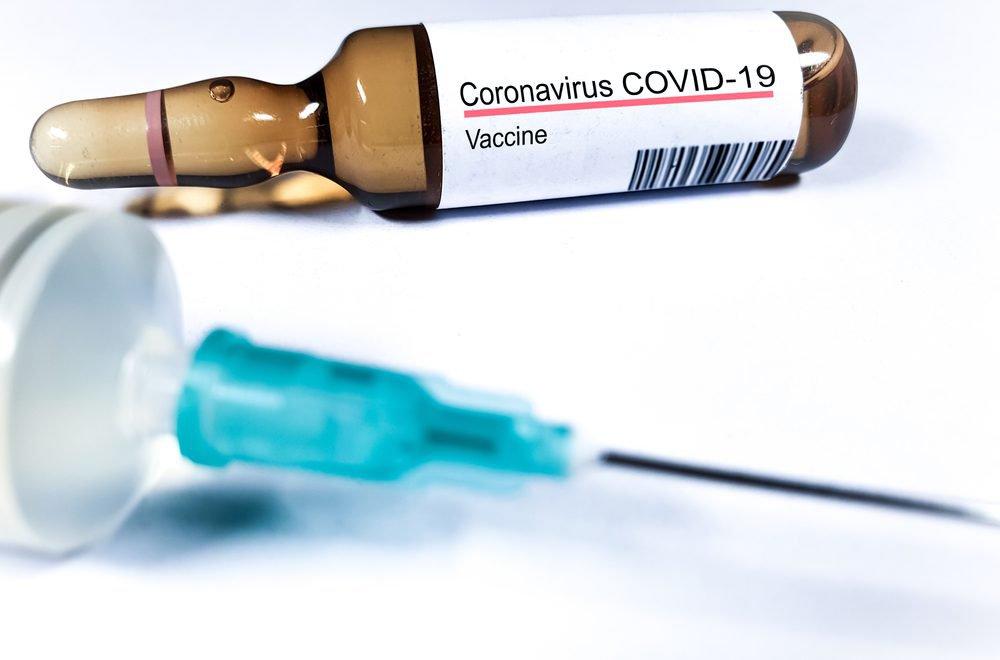 Страхи про отдаленные последствия вакцинации от COVID-19 необоснованные – главный внештатный инфекционист