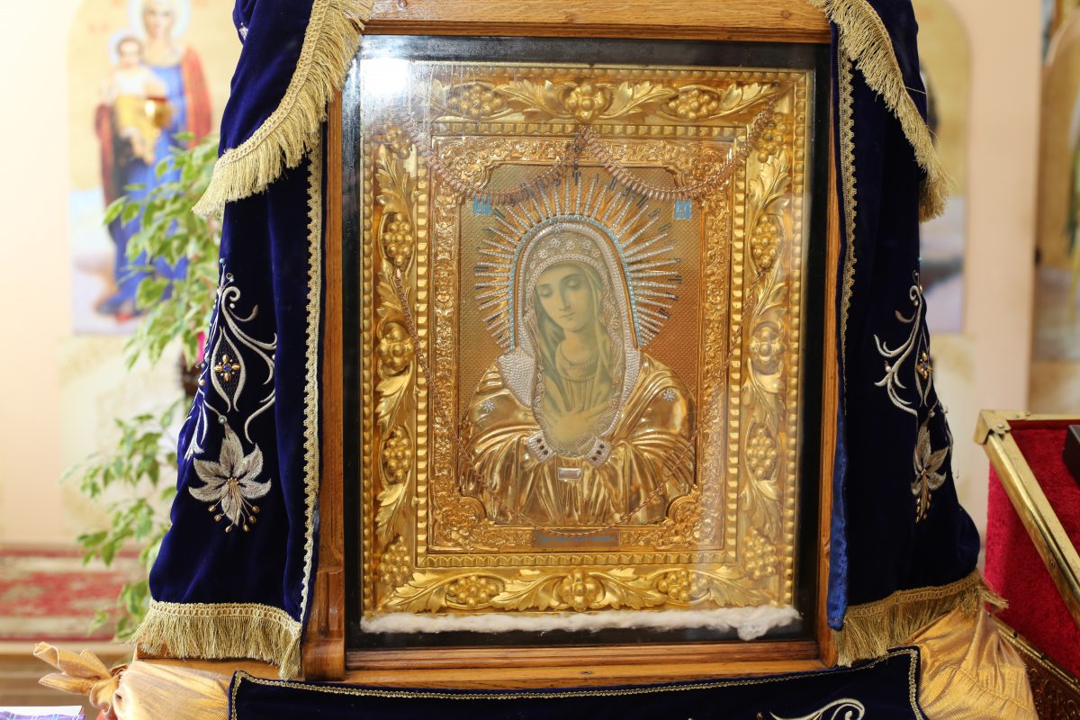 Мироточивая икона Божией Матери «Умиление» в Туголице