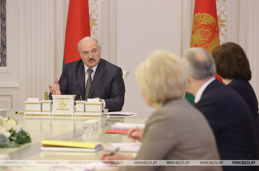 “Нам нужны действительно государственные люди” – у Лукашенко вновь обсудили законодательство о госслужбе