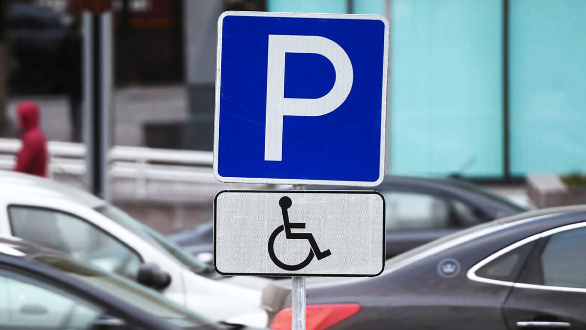 Паркуйтесь по правилам: кто может оставлять свои автомобили на местах для инвалидов