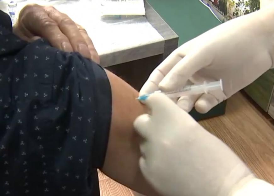 Александр Старовойтов: вакцина сегодня является инструментом, который позволяет заболеванию протекать в легкой форме