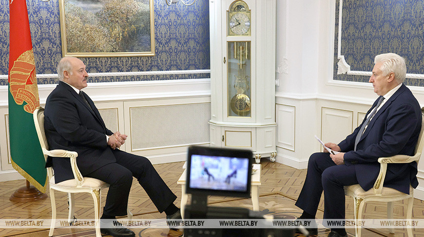 Александр Лукашенко дал интервью главреду журнала “Национальная оборона” военному эксперту Игорю Коротченко