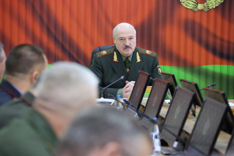 О врагах Беларуси, убийствах беженцев и готовности дать отпор. Александр Лукашенко высказался на тему военной безопасности