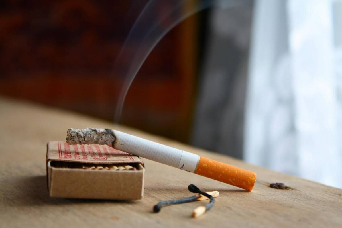 К чему может привести непотушенная сигарета – видео от МЧС