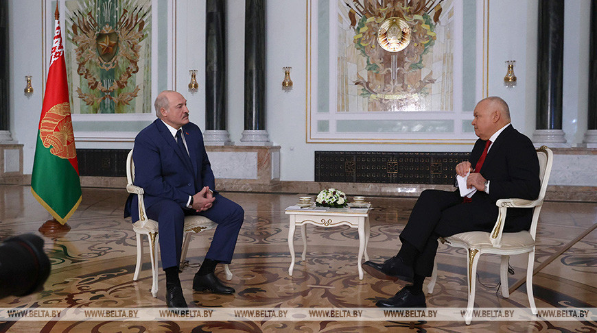 Лукашенко не исключает досрочных президентских выборов после принятия обновленной Конституции
