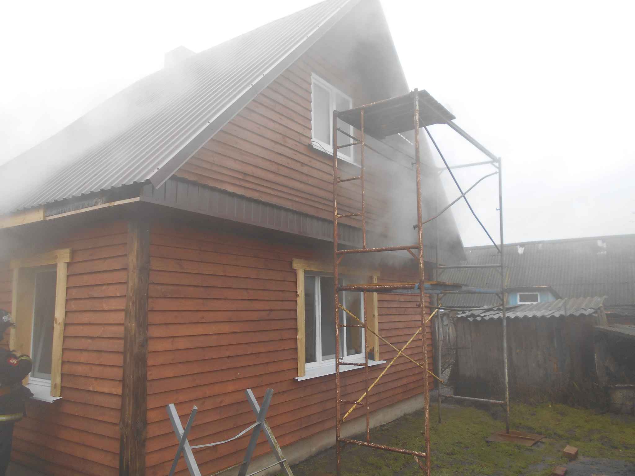 Спасатели ликвидировали пожар жилого дома в Ступенях
