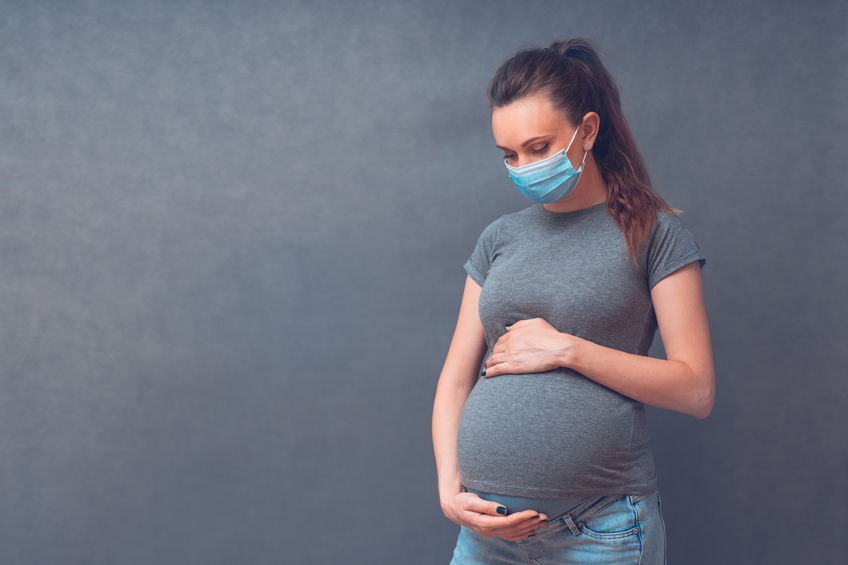Белорусский врач рассказал, чем опасен COVID-19 для беременных и новорожденных