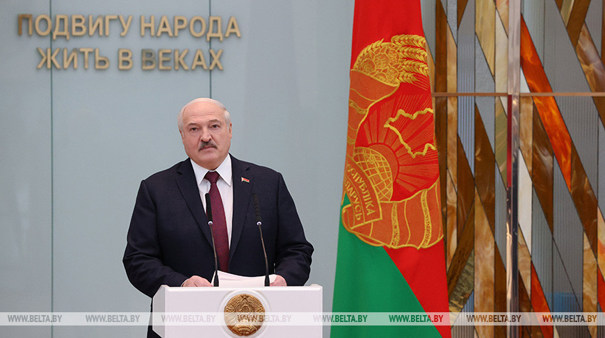 Лукашенко: в Беларуси не допустят попыток переписать историю и забрать Победу советского народа