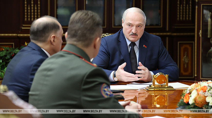 В ходе реформирования МЧС Беларуси станет полноценной силовой структурой. Подробности обсуждения у Президента