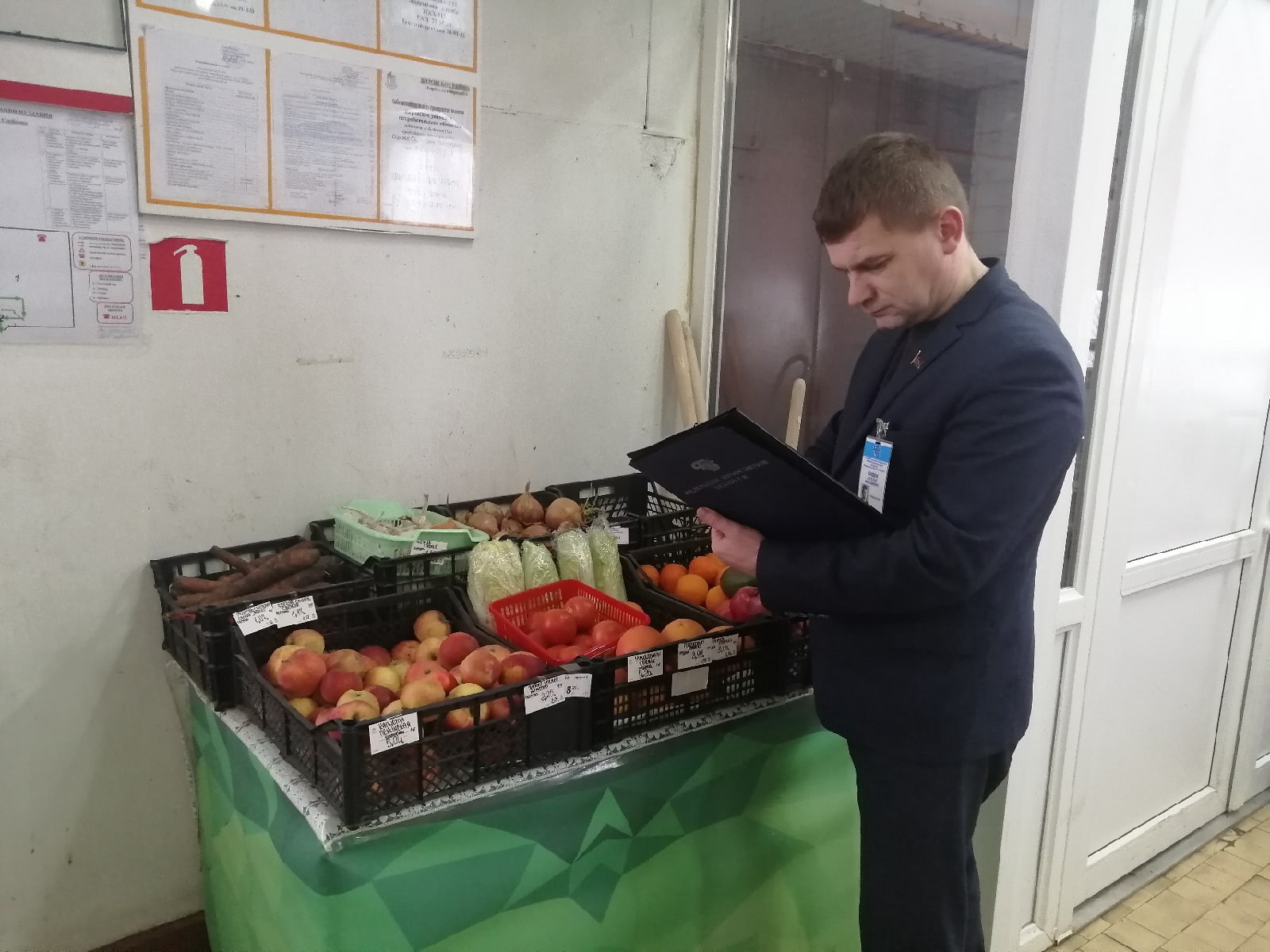 В Бобруйском районе проведен мониторинг цен на отечественные фрукты и овощи. Нарушений не выявлено