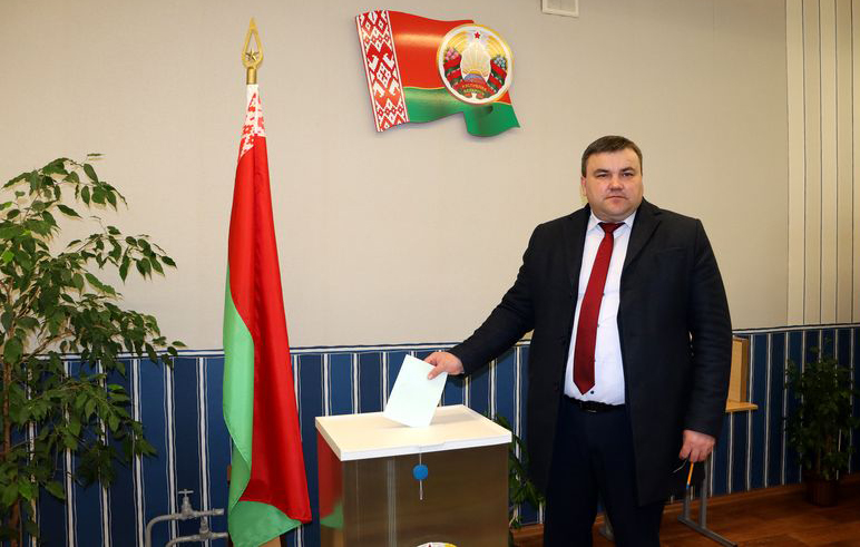 Глава района Александр Суходольский принял участие в референдуме