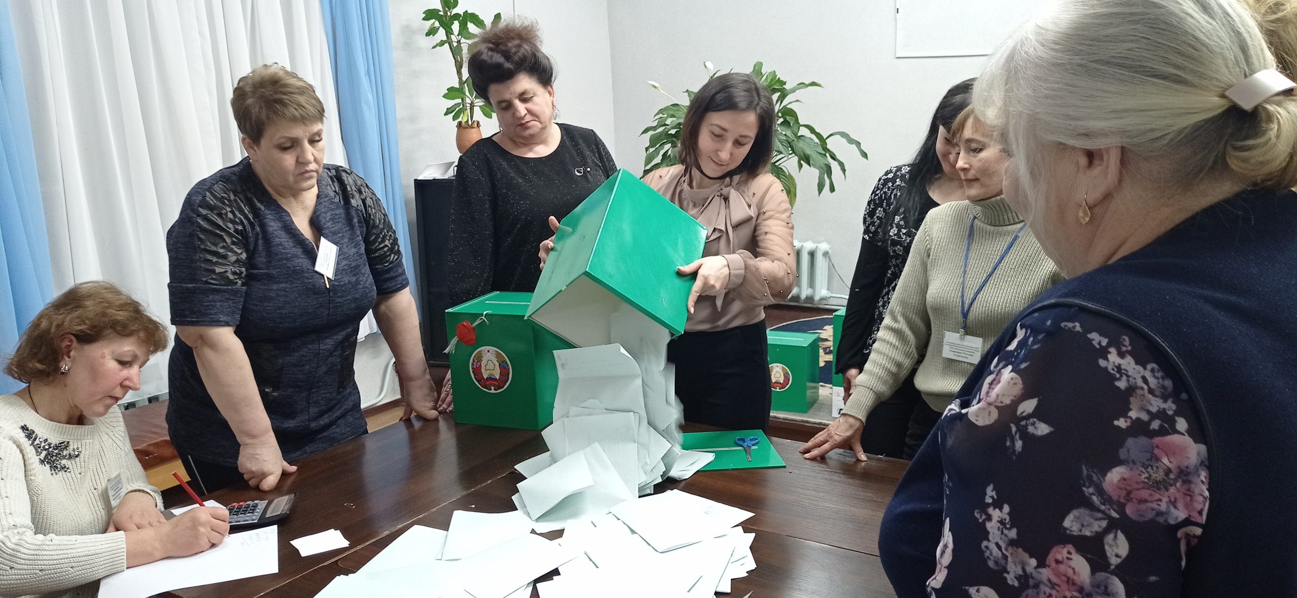Голосование на республиканском референдуме по изменениям и дополнениям в Конституцию Беларуси завершено