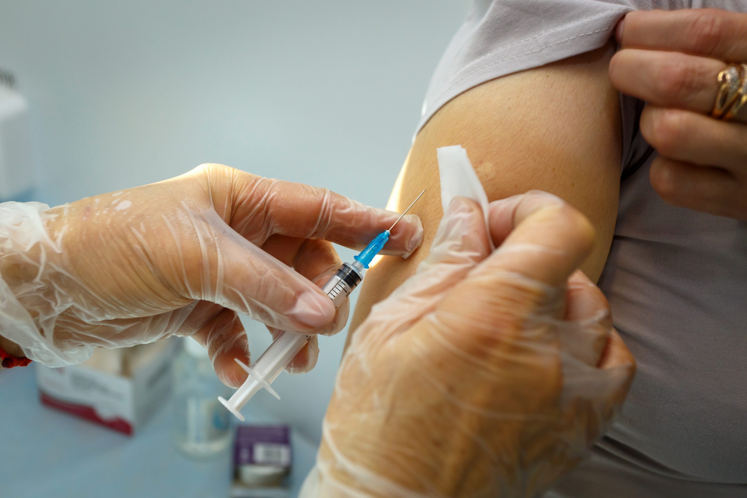В Могилевской области первую дозу вакцины против COVID-19 получили более 60% населения