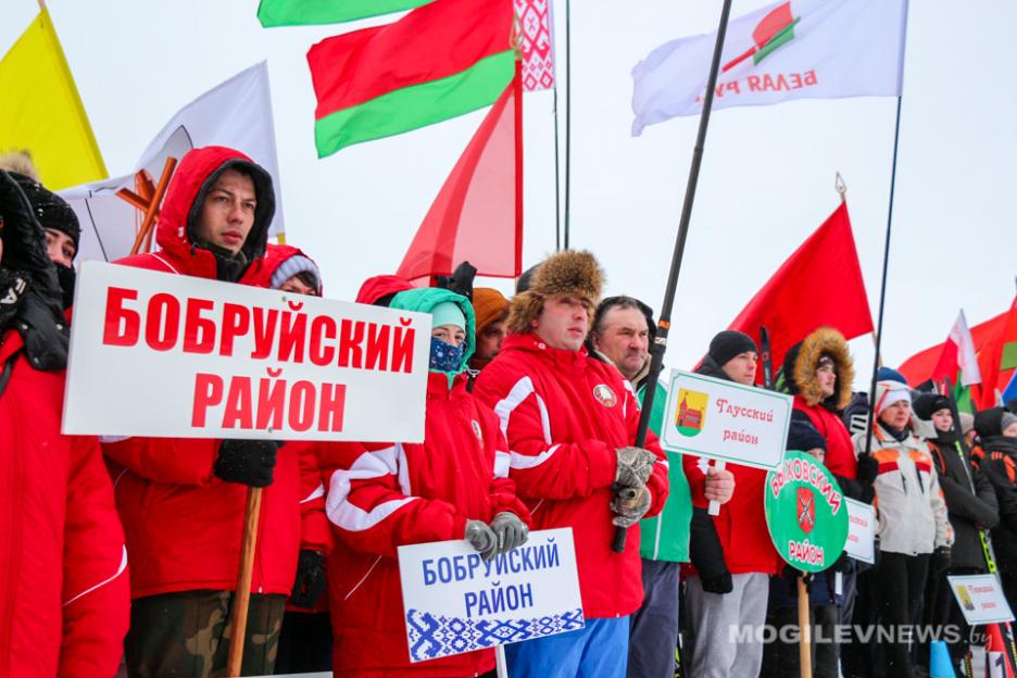 Команда Бобруйского района приняла участие в областном зимнем празднике «Могилевская лыжня-2022», который прошел в Чаусах