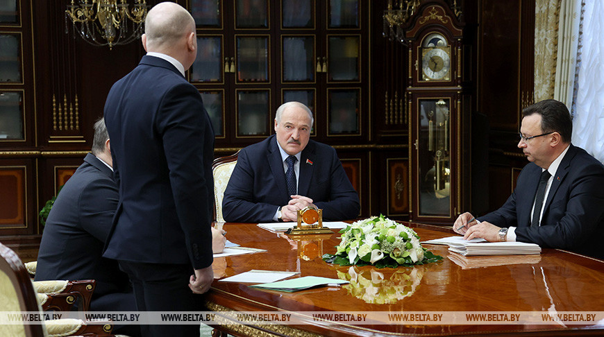 Лукашенко пригласил на доклад Пиневича, Шведа и Тертеля. Главный вопрос — коррупция в медицине
