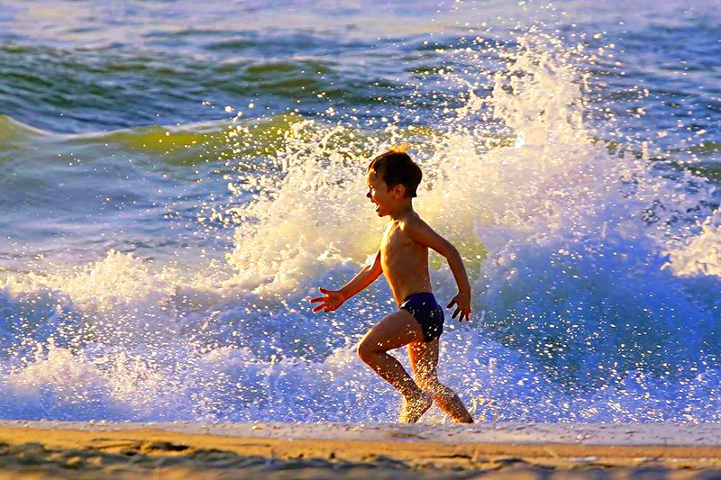 Жара и купание. Что надо знать о детской безопасности на воде