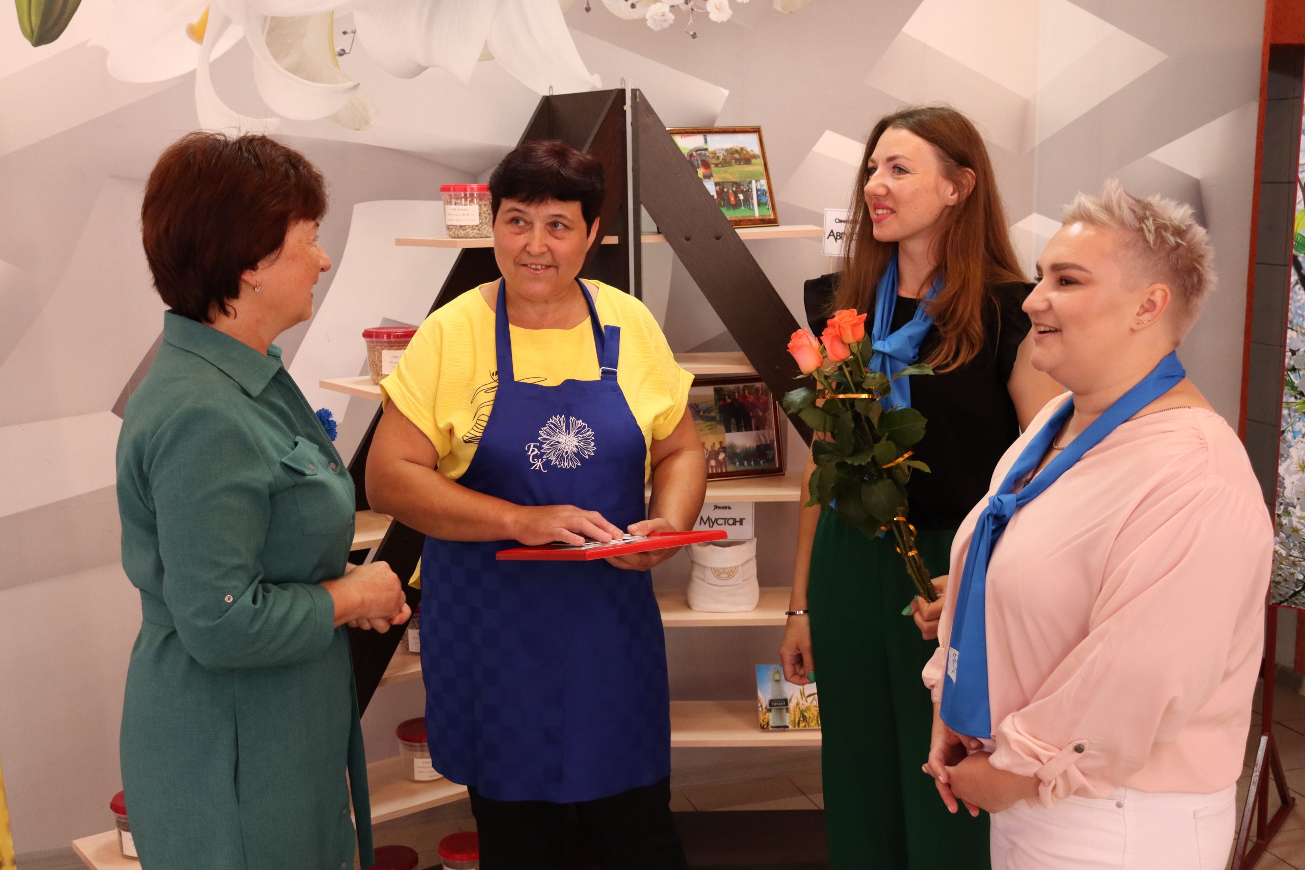 «Хлеб на ладонях Женщины». Акция Белорусского союза женщин прошла в СПК «Гигант»