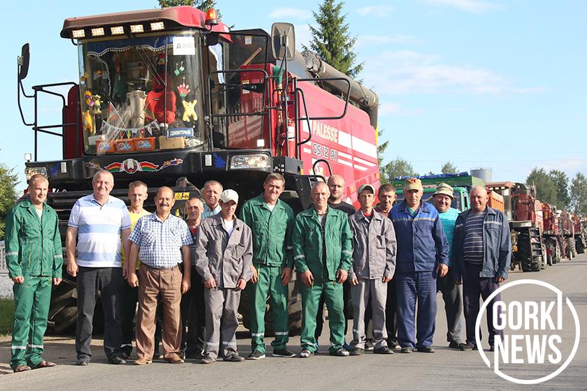 Зерноуборочные комбайны из южных регионов Могилевщины, в том числе и нашего района, поспешили на помощь в Горки