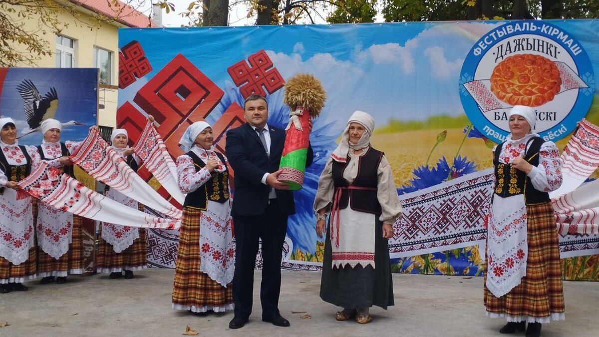 Главный праздник хлеборобов Приберезинского края проходит в аг. Большие Бортники. Наш репортаж с места событий (+видео)