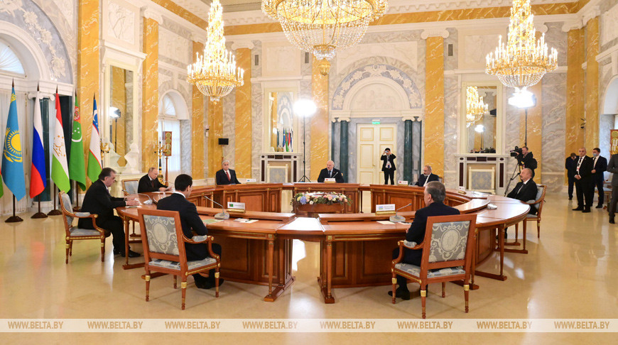 Лукашенко прибыл на неформальную встречу глав государств СНГ