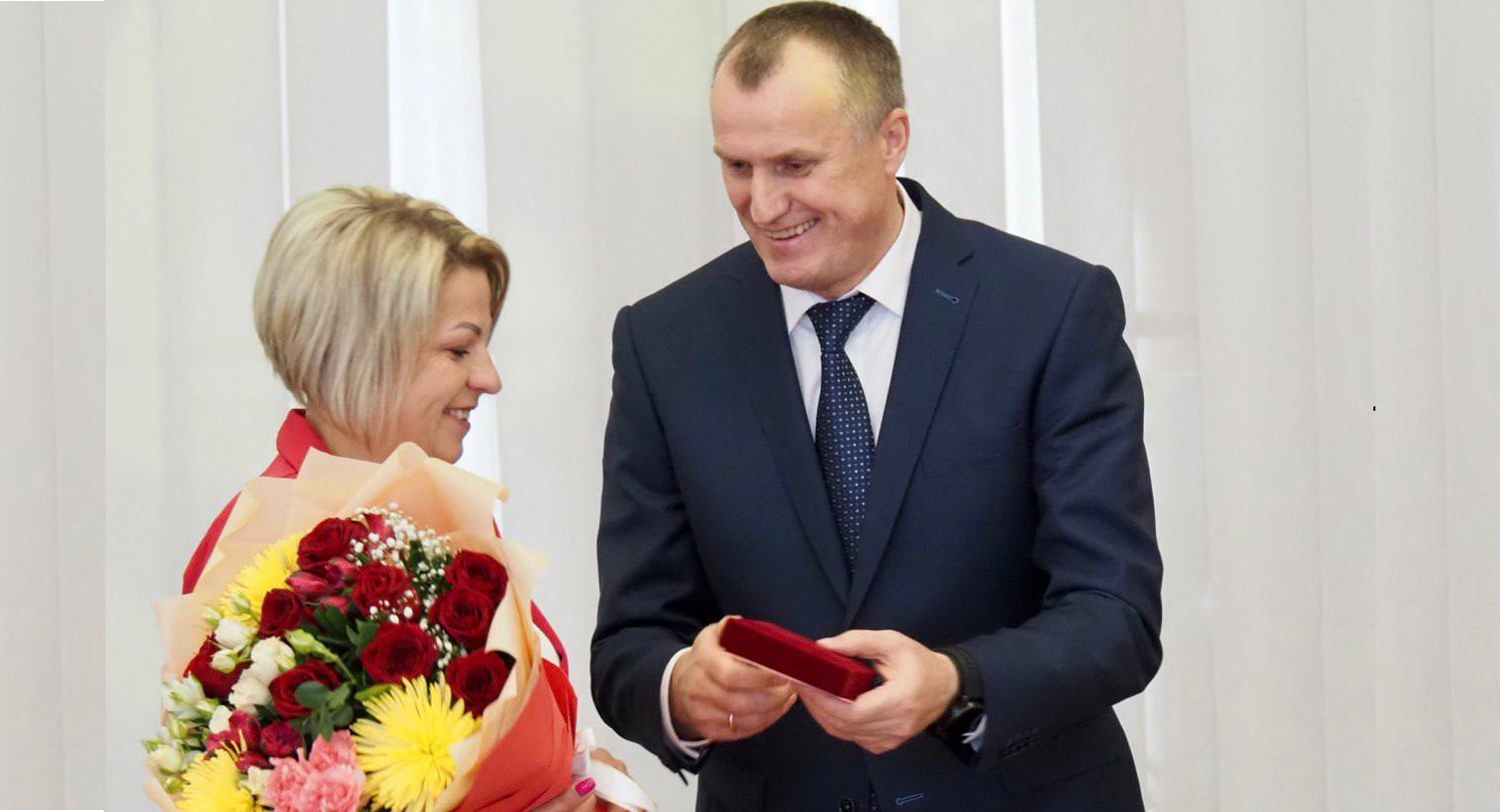 Жительница Бобруйского района Алла Хандецкая получила орден Матери из рук главы области
